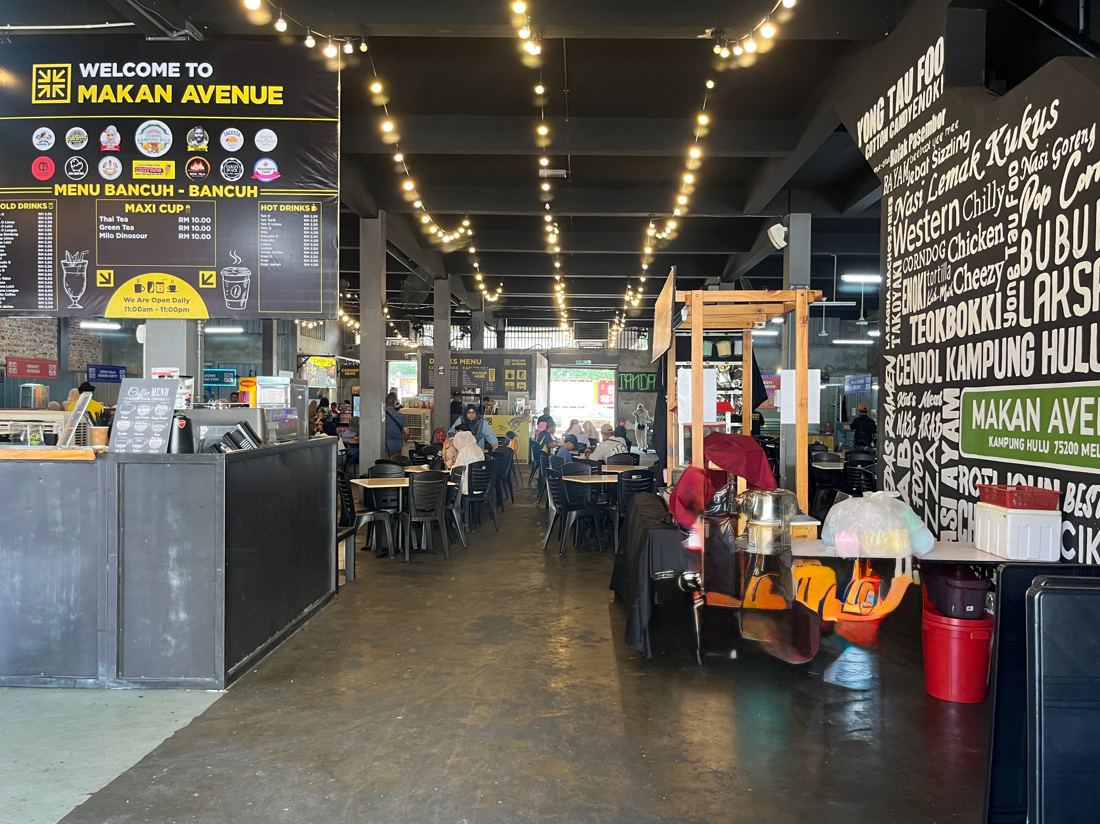 Intérieur du food court Makan Avenue, Kampung Hulu, Malacca